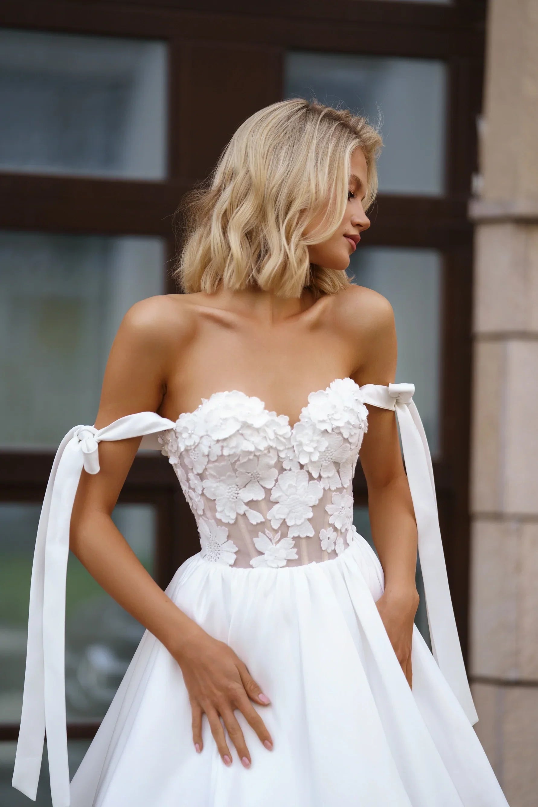 Short Wedding Dress with a Full A-Line Skirt and Dropped Straps Satin Princess Modern  Vestido De Novia Mermaid Court Train White Sleeves Bridal Gowns