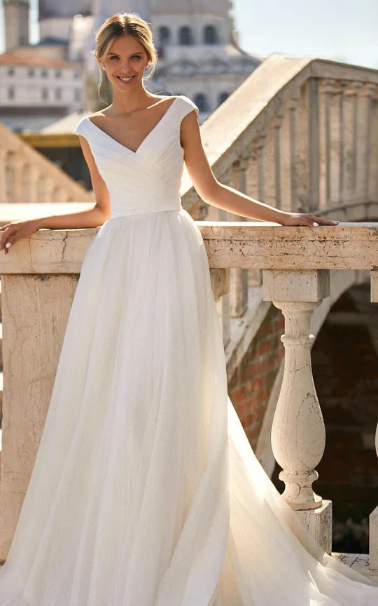 Bohemian Simple V-Neck A-Line Wedding Dresses Sexy Backless Sleeveless Bride Gowns Pleats Sweep Train Vestidos De Novias