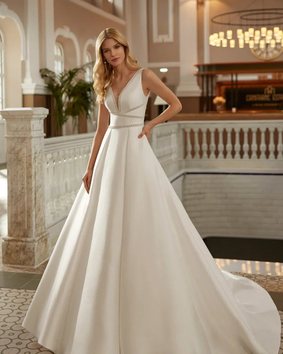 Modern White Princess Cut Wedding Dress with Classic Style Vestido De Novia Princess Bridal Gown Bow Satin Court Train Mermaid Satin