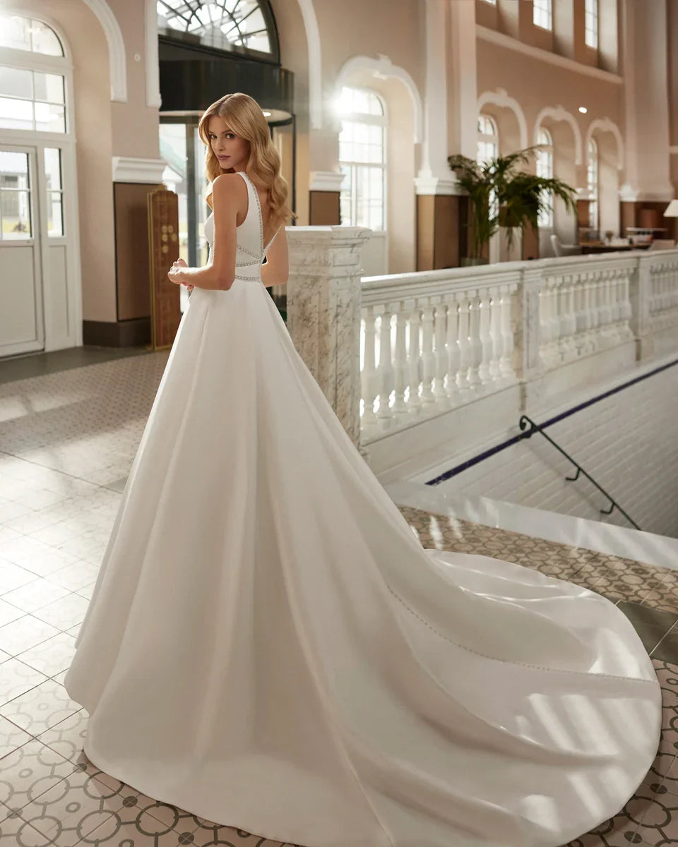 Modern White Princess Cut Wedding Dress with Classic Style Vestido De Novia Princess Bridal Gown Bow Satin Court Train Mermaid Satin