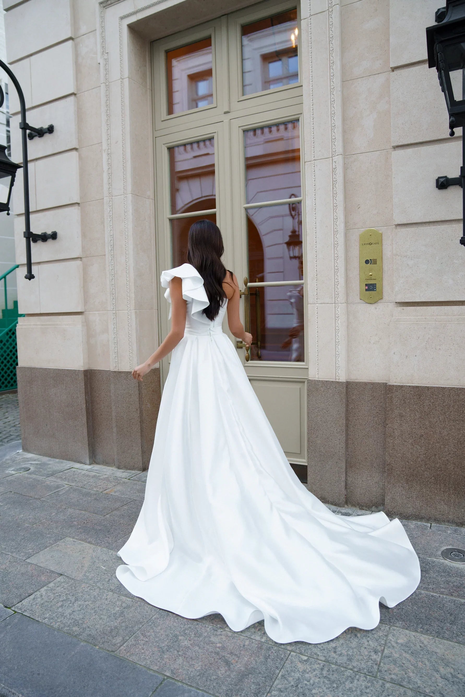 Short Wedding Dress with  a Removable Full Skirt and Asymmetrical Bodice Princess Modern Vestido De Novia Mermaid  Court Train  White Satin Sleeves Bridal Gowns