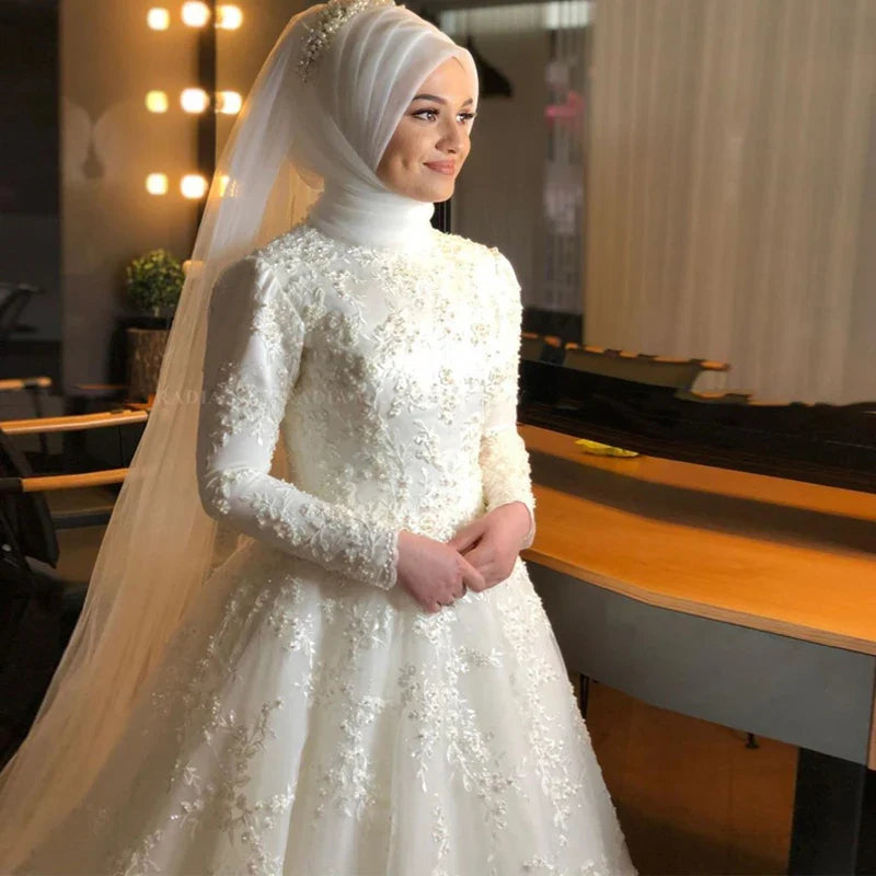 Muslim Wedding Dress O Neck White Long Sleeve Lace vestidos de noiva Plus Size Vintage Button Bcak Simple trouwjurk Custom