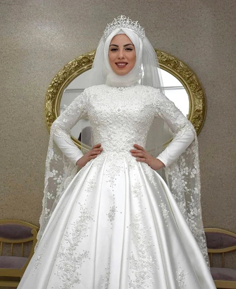 Charming Muslim Wedding Dresses A Line High Neck Long Sleeves Arabic Islamic Brial Gowns Lace Appliques Beaded Vestido De Noiva