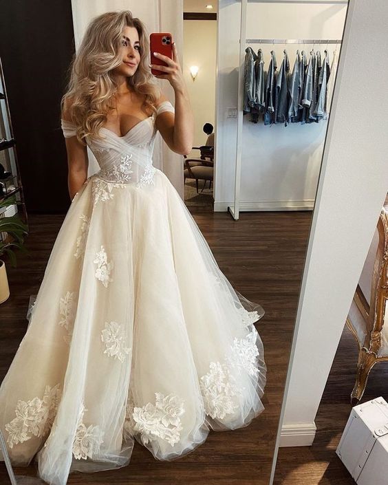 Bohemian Wedding Dresses Sexy Off-Shoulder A-Line Tulle Lace Applique Elegant Bride Gowns Robe De Vestidos Novia Mariée