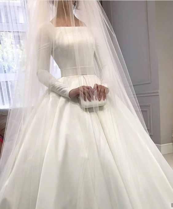 Elegant Princess Ball Gown Wedding Dress Square Collar Luxury Satin Simple Vintage Long Sleeve Bride Gowns with Tulle Veils