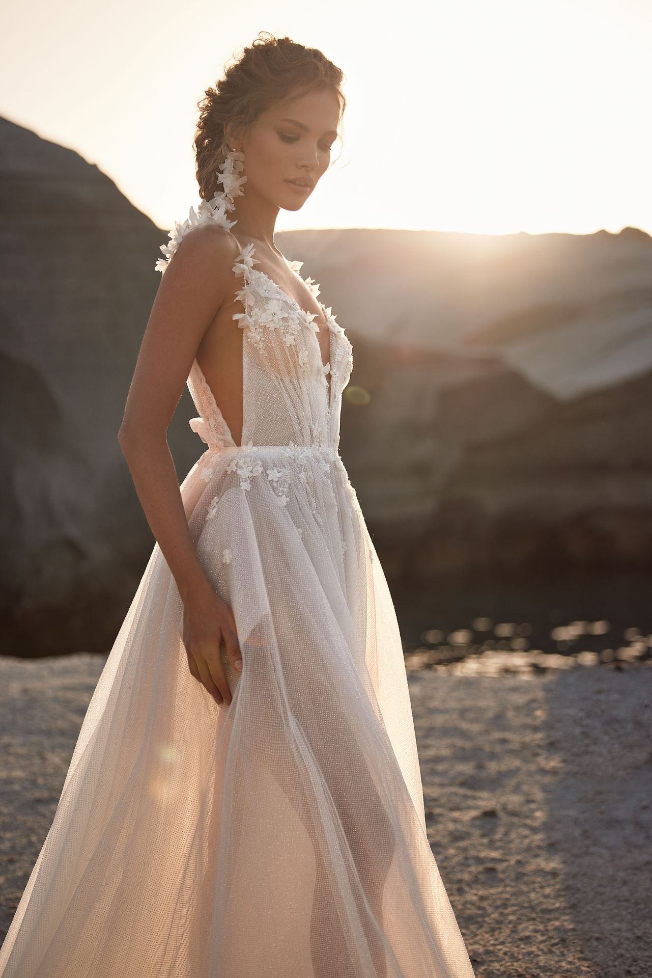 Dreamy Wedding Gown on Straps Adorned with Volumetric Flowers Vestido De Novia Mermaid Bow Satin Bridal Gown Modern Court Train Princess Wedding Dress