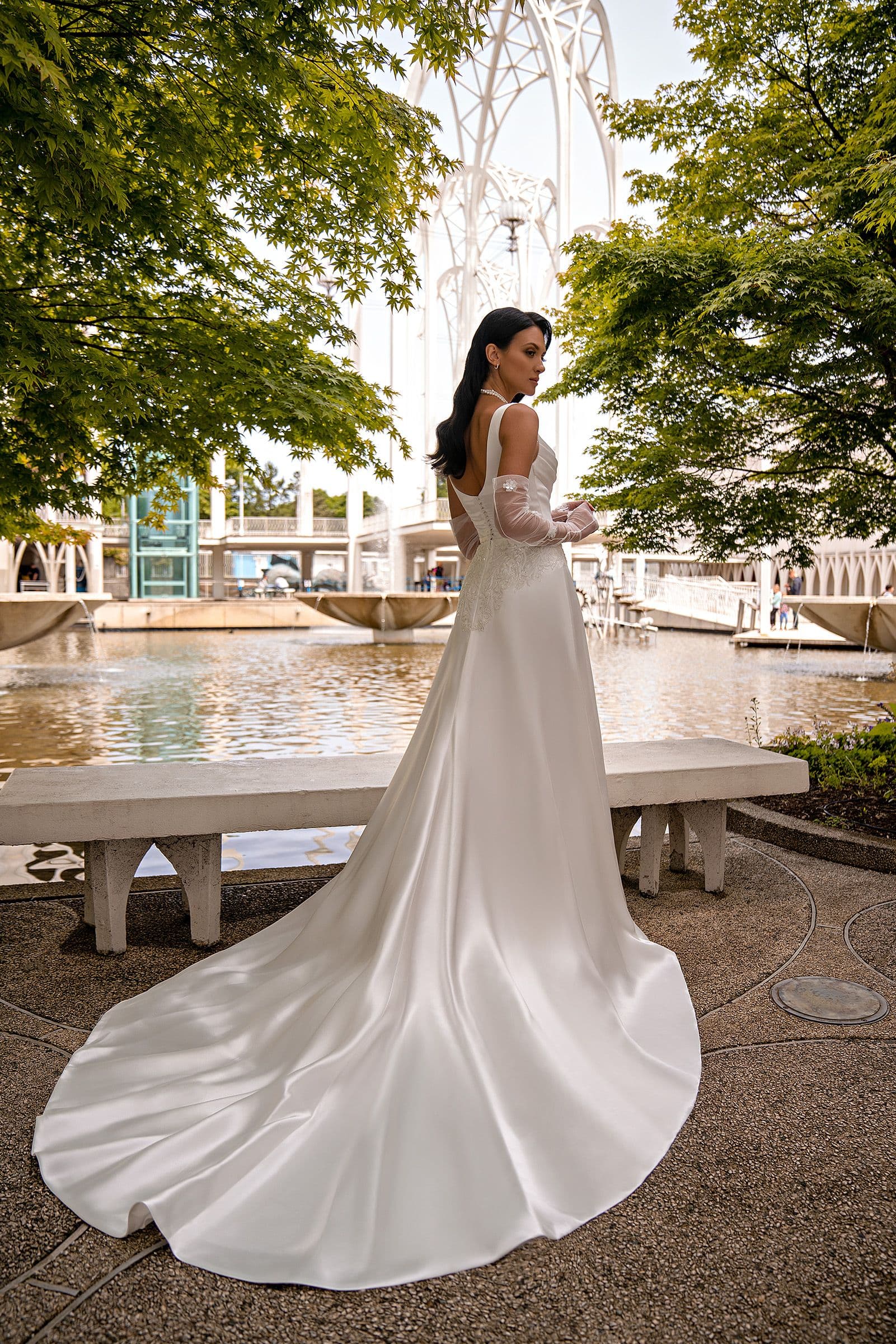 Sexy Mermaid Wedding Dress Scoop Neck Sleeveless Applique Court Train Satin Bridal Gown Customized Bride Dresses Robe Mariee