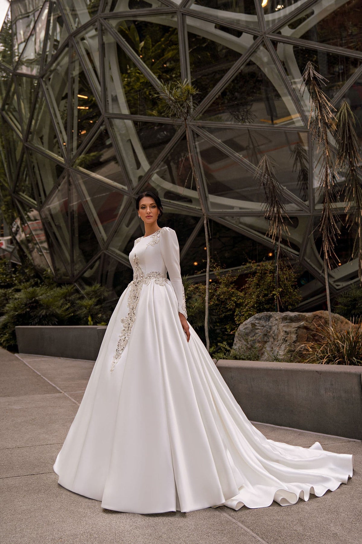 Modest Wedding Dresses A-Line Satin Bridal Gowns Full Sleeves Robes Glamorous Floor Length