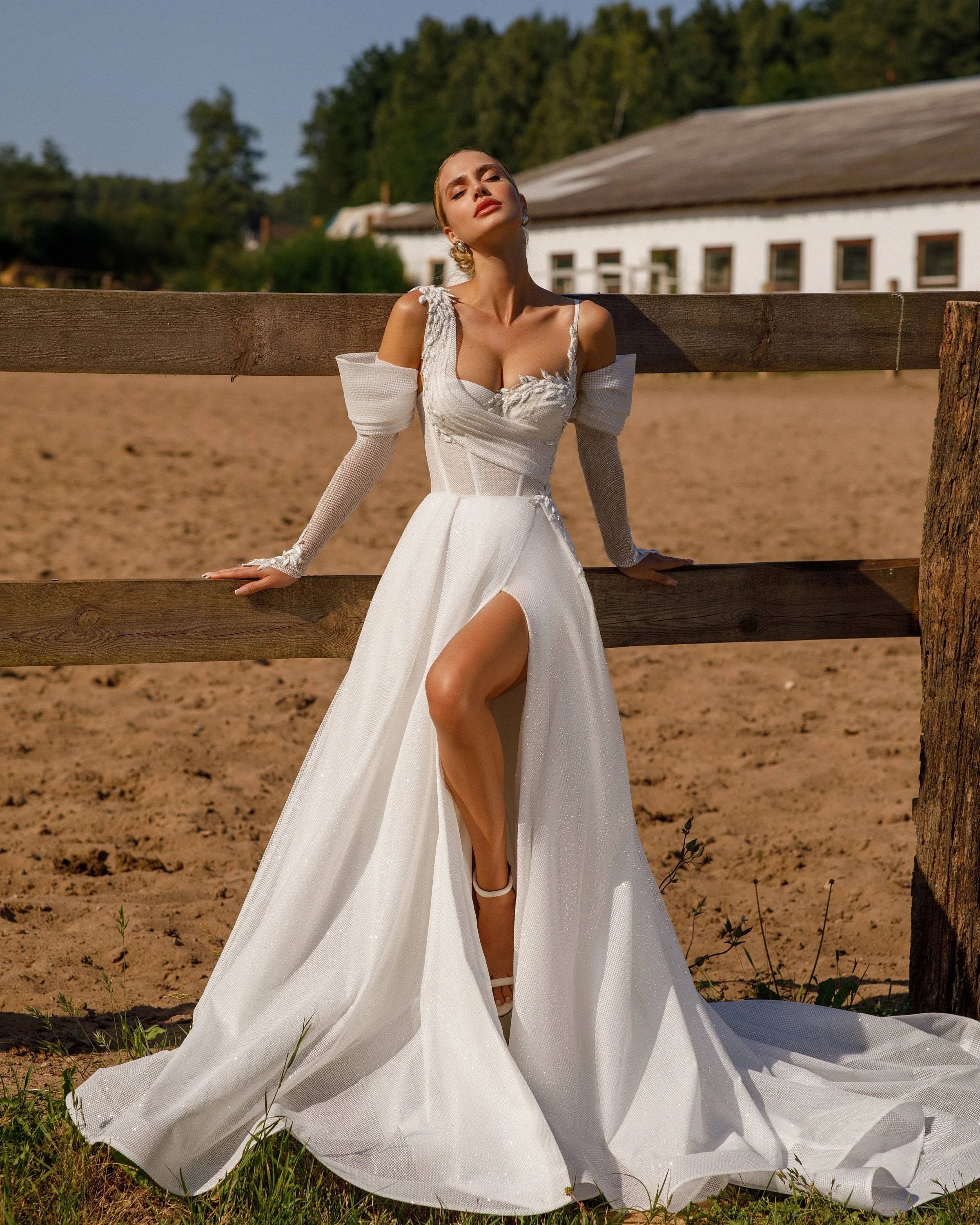 Graceful Sweetheart Neckline A-Line Wedding Dresses Spaghetti Straps Long Sleeves Beach Bridal Gown Vestido Noiva